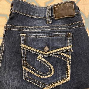 Women’s Silver Jeans (2 pairs) and Vigoss capri